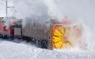 世界上最霸气的火车,装着螺旋桨,在暴雪中开道,运行了100年