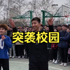 和大学生打篮球总是激情四射，活力满满