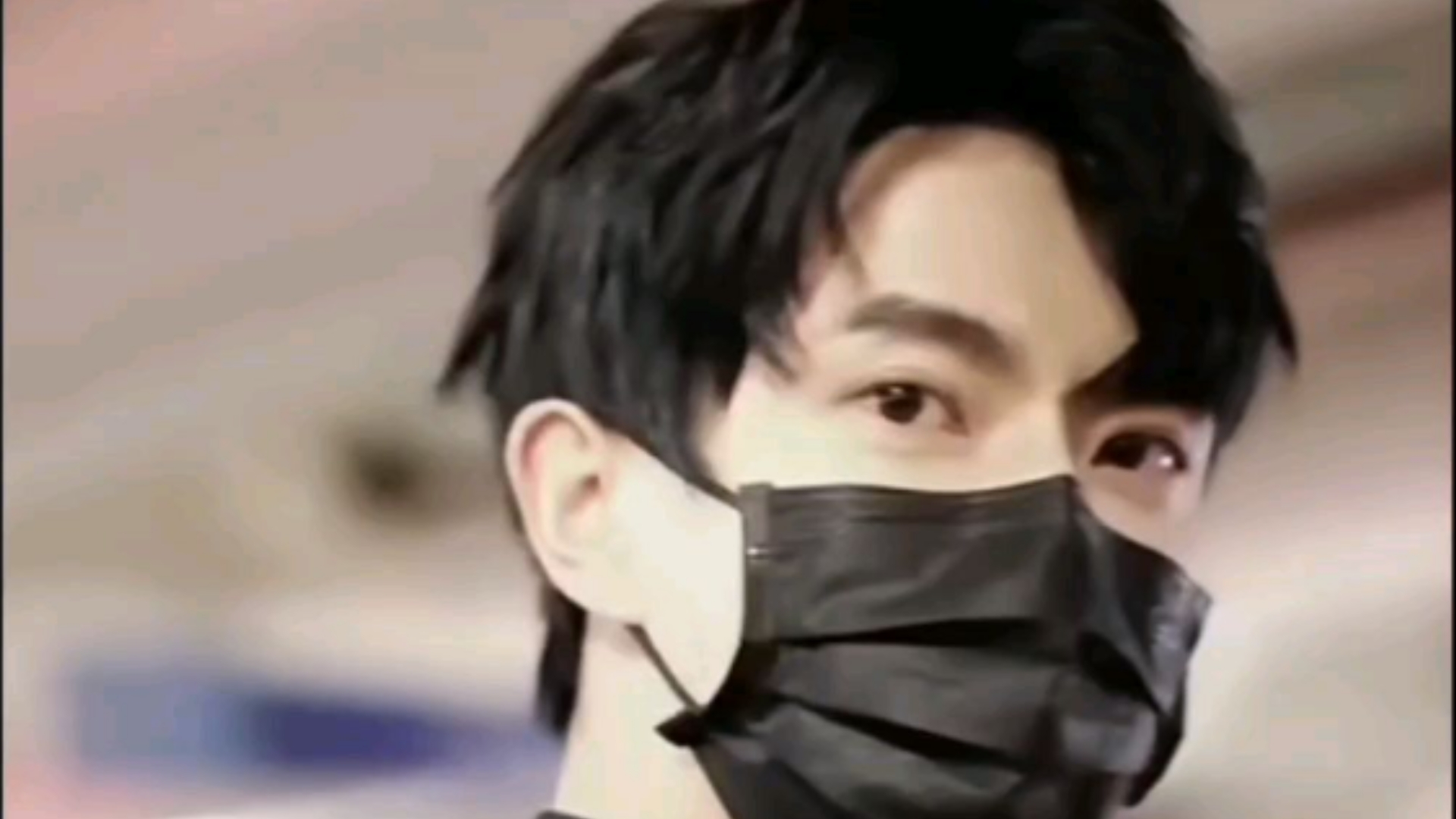 对视 看得我 心头一颤