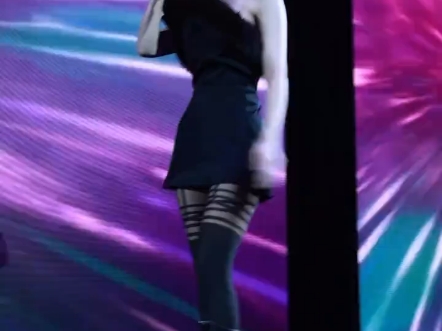 吉娜丝袜演唱会现场直拍镜头