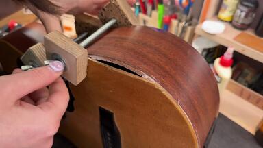 【<em class="keyword">吉他</em>维修】马丁<em class="keyword">吉他</em>重获新生·<em class="keyword">吉他面板</em>修复