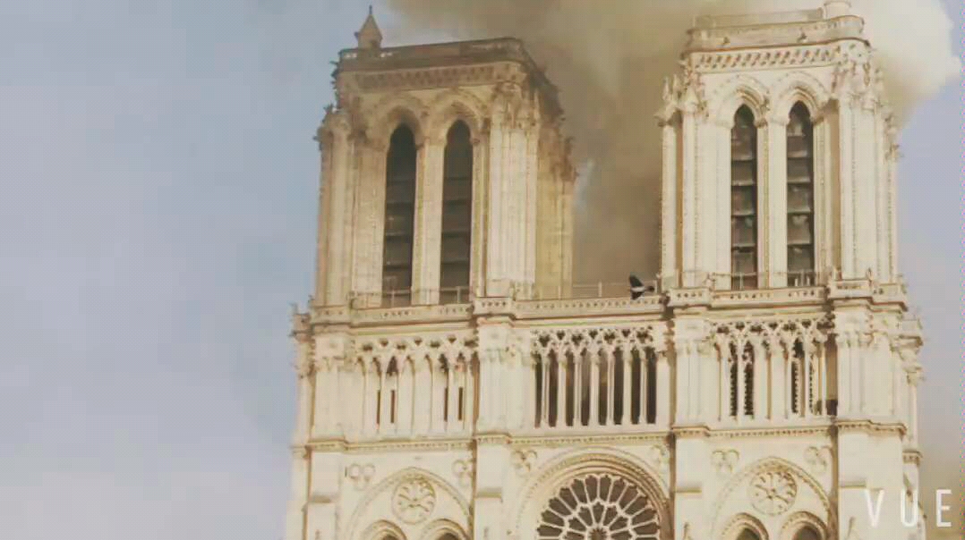 巴黎圣母院起火