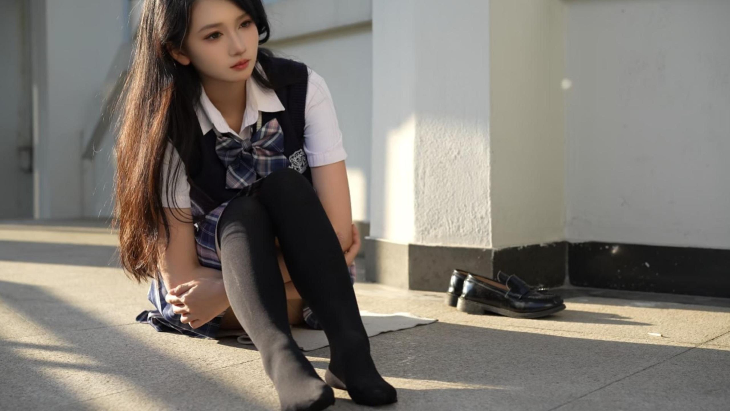 足愉心摄影 第19期：模特果酱（搭配：JK制服、小皮鞋、黑色丝袜、肉色打底裤）