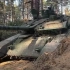 俄罗斯空降兵T-90M主战坦克执行进攻突击支援任务