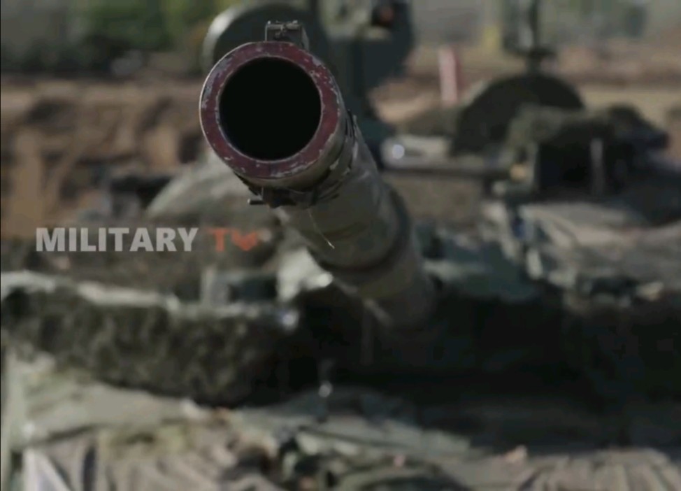 俄T90M将在战场试用3VOF128编程引爆的破片杀伤炮弹（轰观瞄揭头皮拔碉堡）