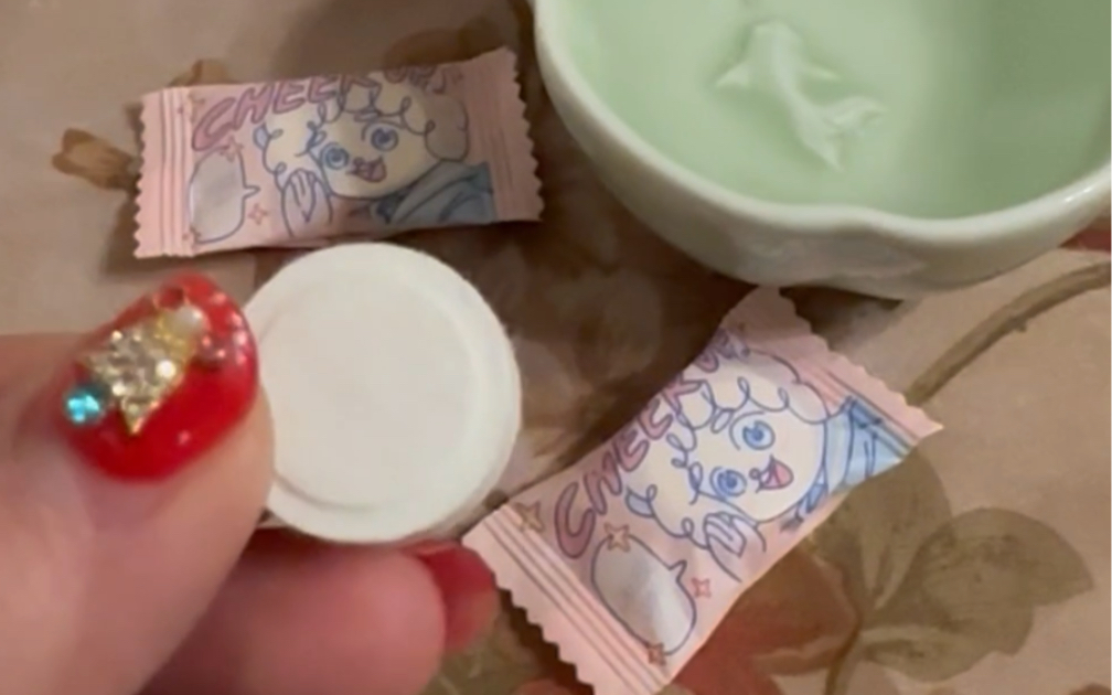 【突发】把压缩毛巾当成糖给妹妹吃了