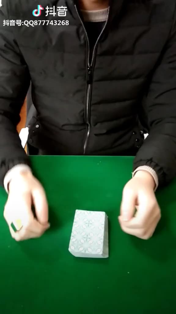 神奇的扑克牌花式洗牌高手