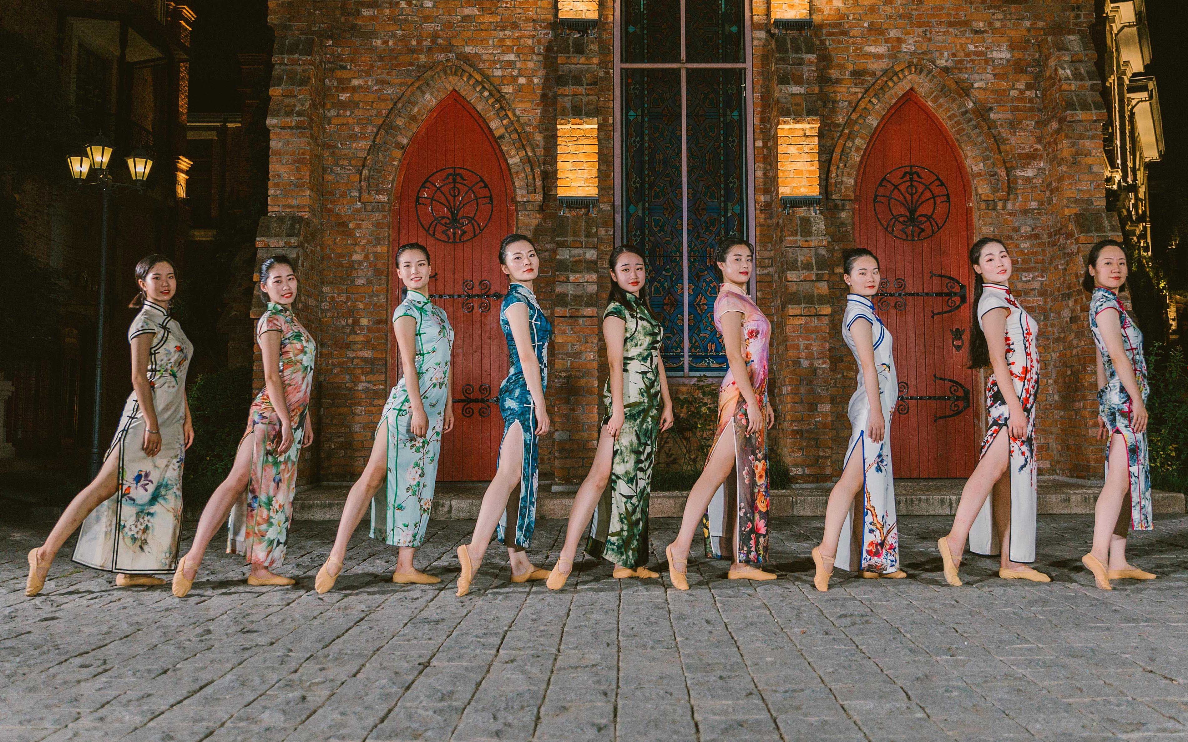 电影《金陵十三钗》插曲《秦淮景》，中国舞的演绎太美。