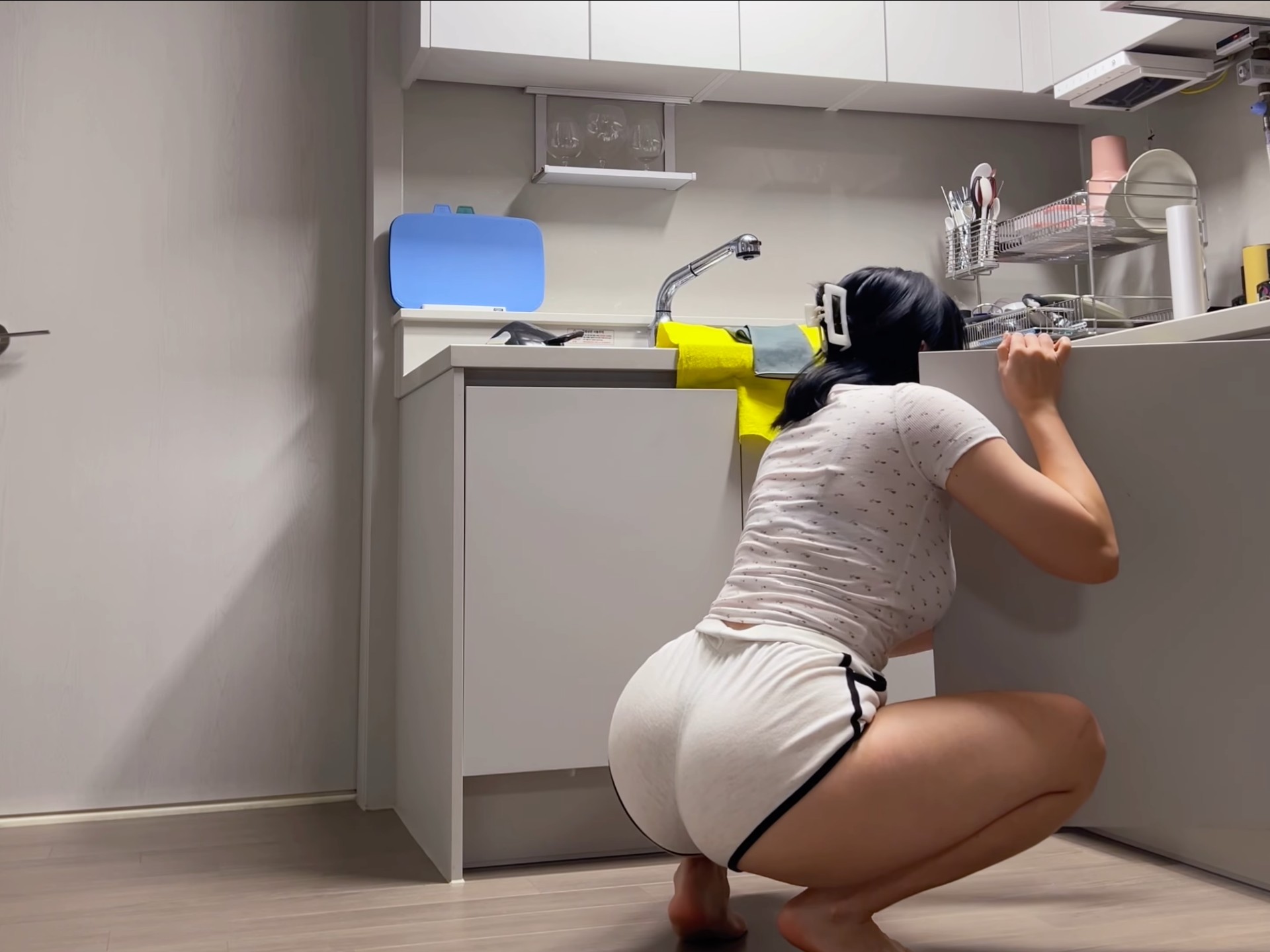 健身美女Gawonna居家做中式油炸泡菜饭