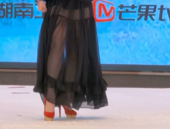 程潇红色高跟鞋跳舞