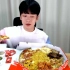 ［HYUNTUBE吃播两篇］颜控福利~小哥吃美味的披萨饼 & BBQ新菜品炸鸡+果冻！