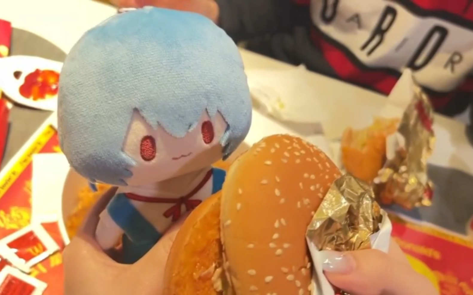 kitty，you can have cheese burger但是绫波丽