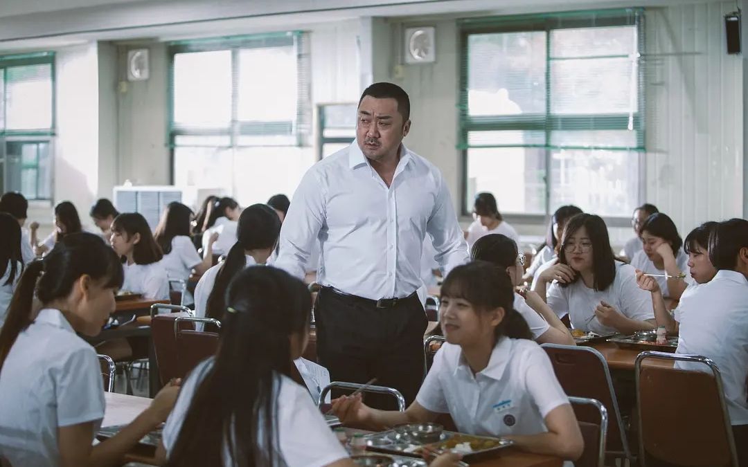 女学生离奇死亡,体育老师用拳头讨回公道,一部韩国犯罪电影哔哩哔哩bilibili