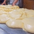 惊人的柔软面包制作过程-肉松香葱, 鲜奶吐司, 菠萝面包, 香肠面包 - 凯特食旅