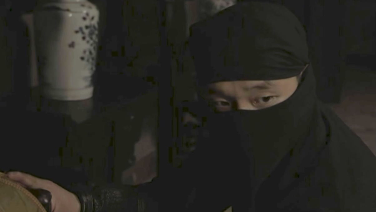 蒙面刺客偷偷行刺被打