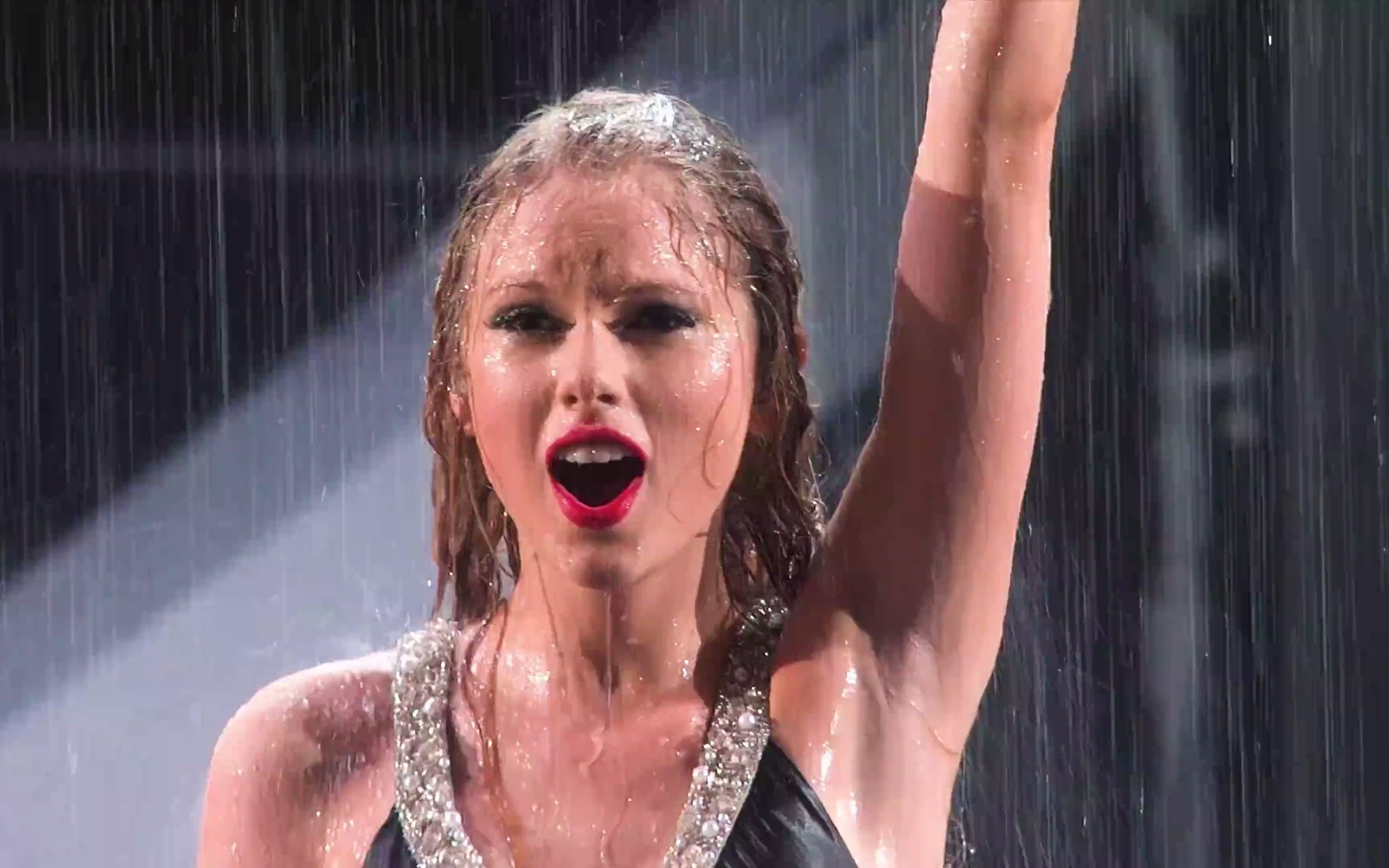 （名场面）【Taylor Swift】《Should've Said No》4K 雨中比心甜蜜来袭