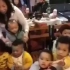 黑人小孩在广州愉快的过生日