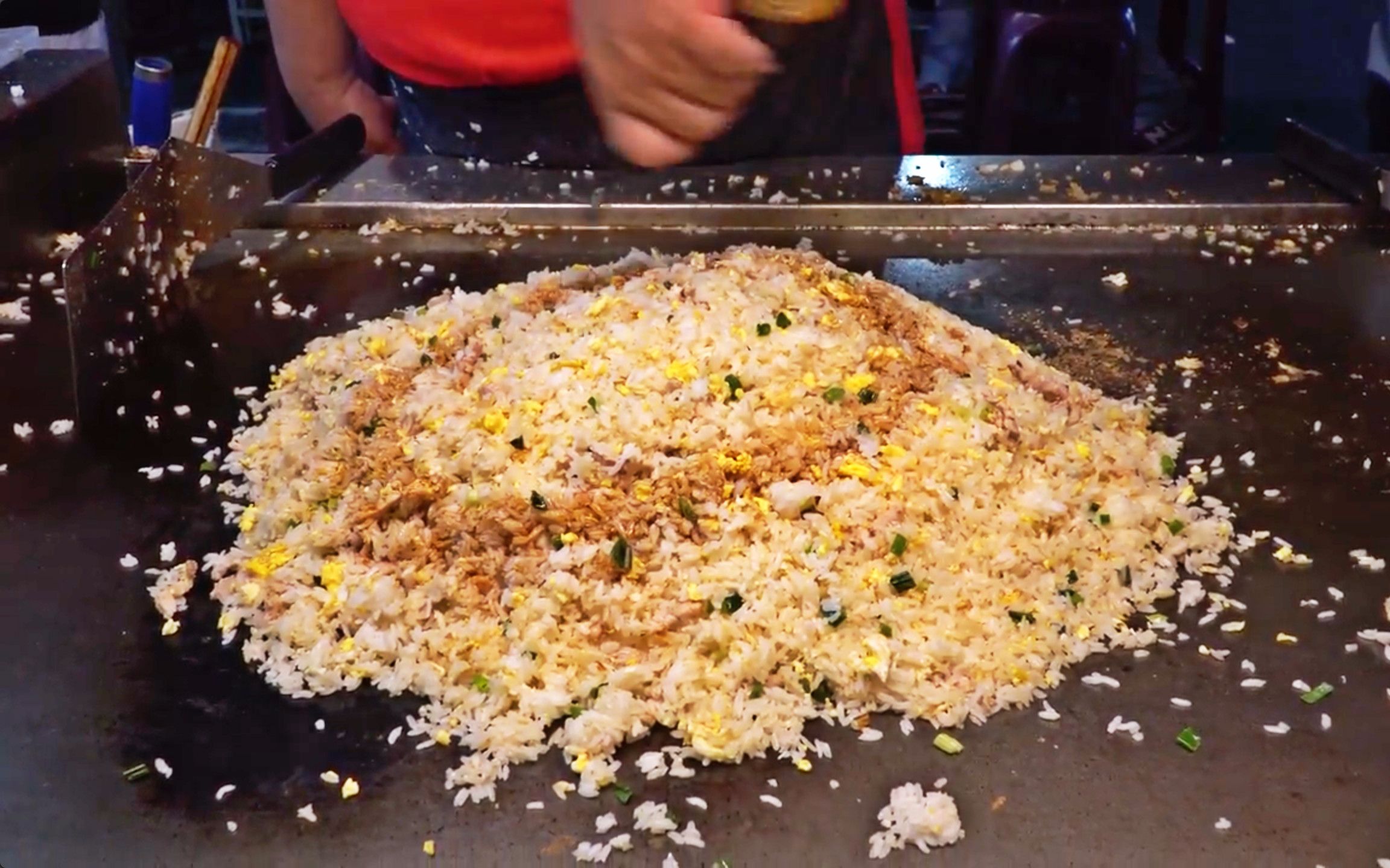 50台币一份光头老板铁板猪肉鸡蛋炒饭 台湾高雄夜市美食