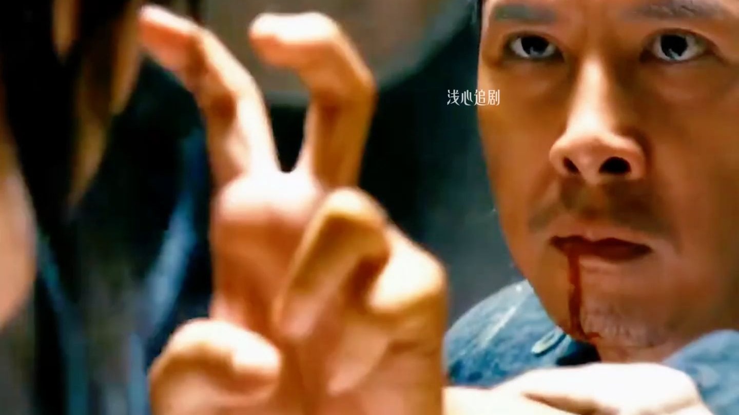 “别人只需一下就能砍断的竹子，他每次需要连砍三下，扛回家还气喘吁吁”《武侠》