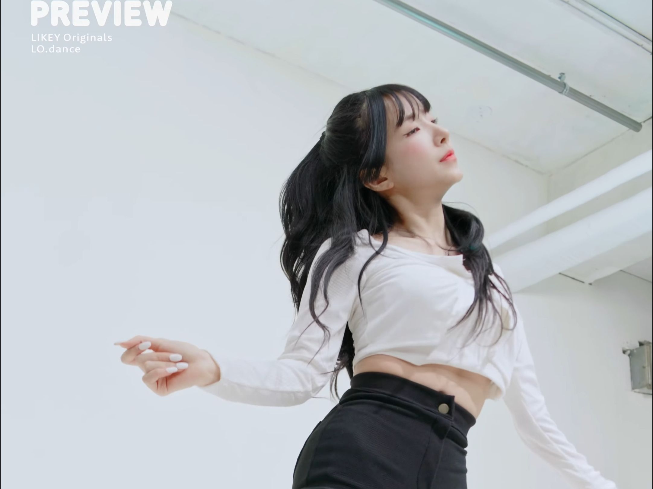 Seo Young, Black Mamba, side view