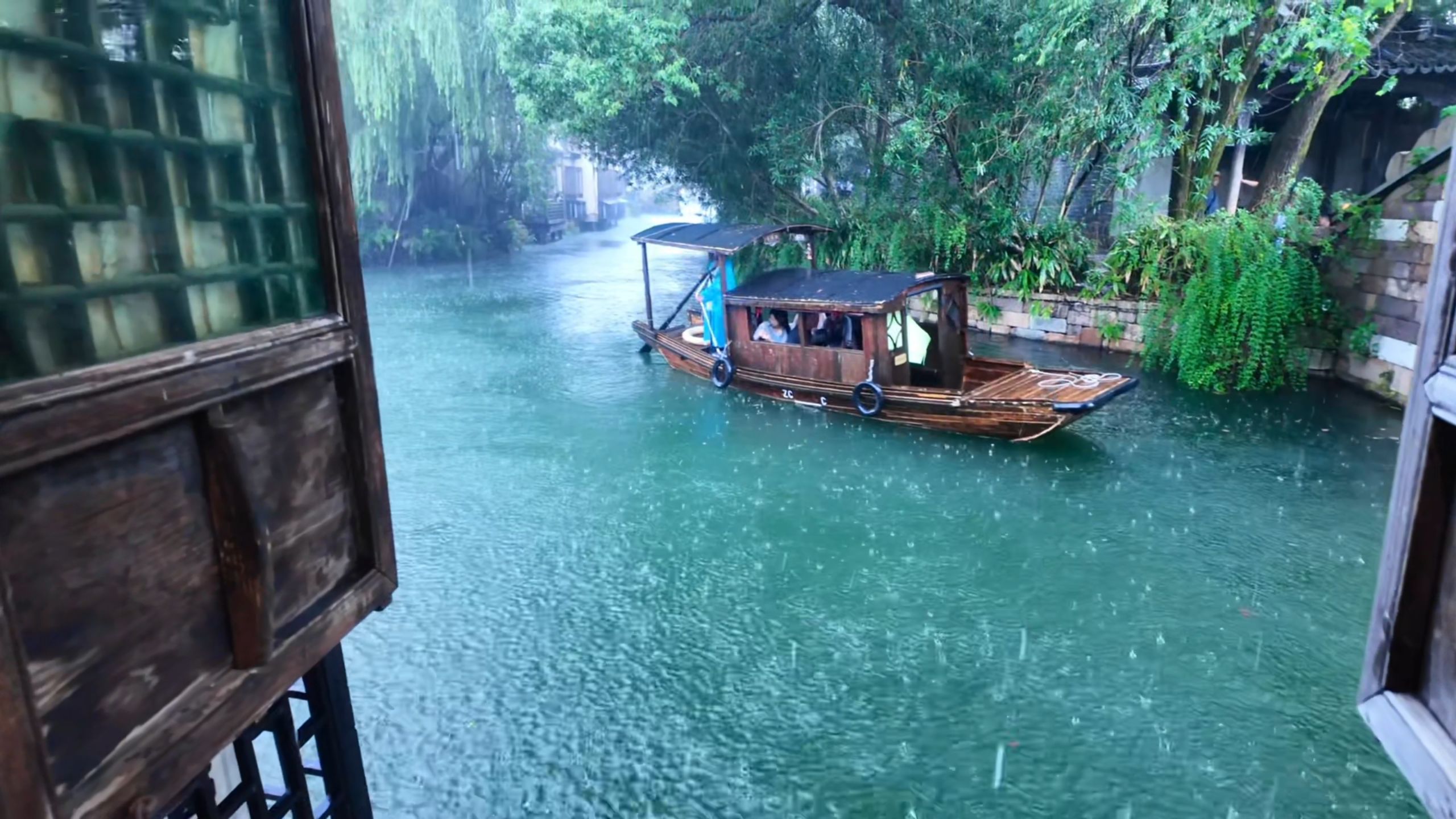 “这次真的被困在江南的烟雨里了~”