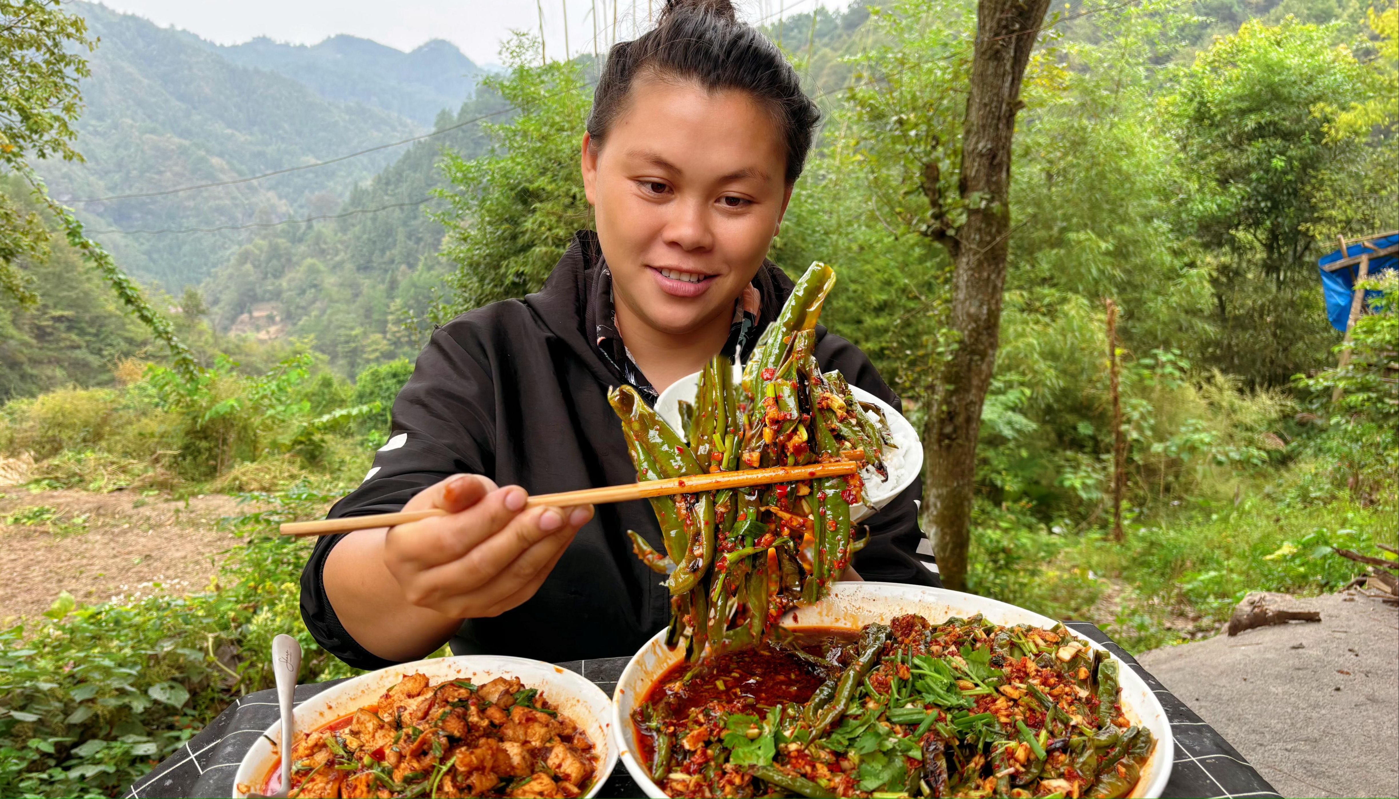 又想吃辣椒了，今天一次性做两斤凉拌烧辣椒吃过瘾