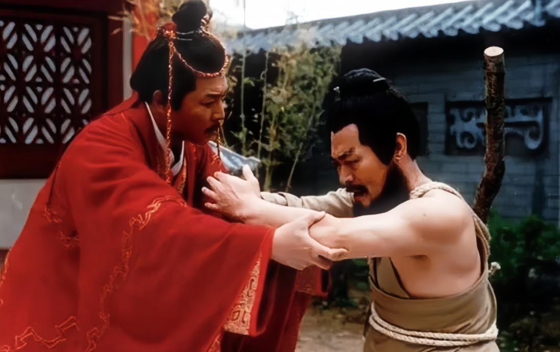 “我廉颇胸襟狭窄目光短浅，今日身背荆杖前来请罪”