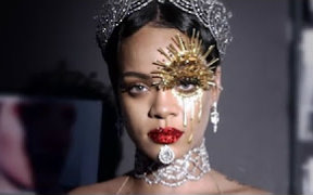 【W Magazine】ft.Rihanna九月刊的制作细节哔哩哔哩 (゜゜)つロ 干杯~bilibili