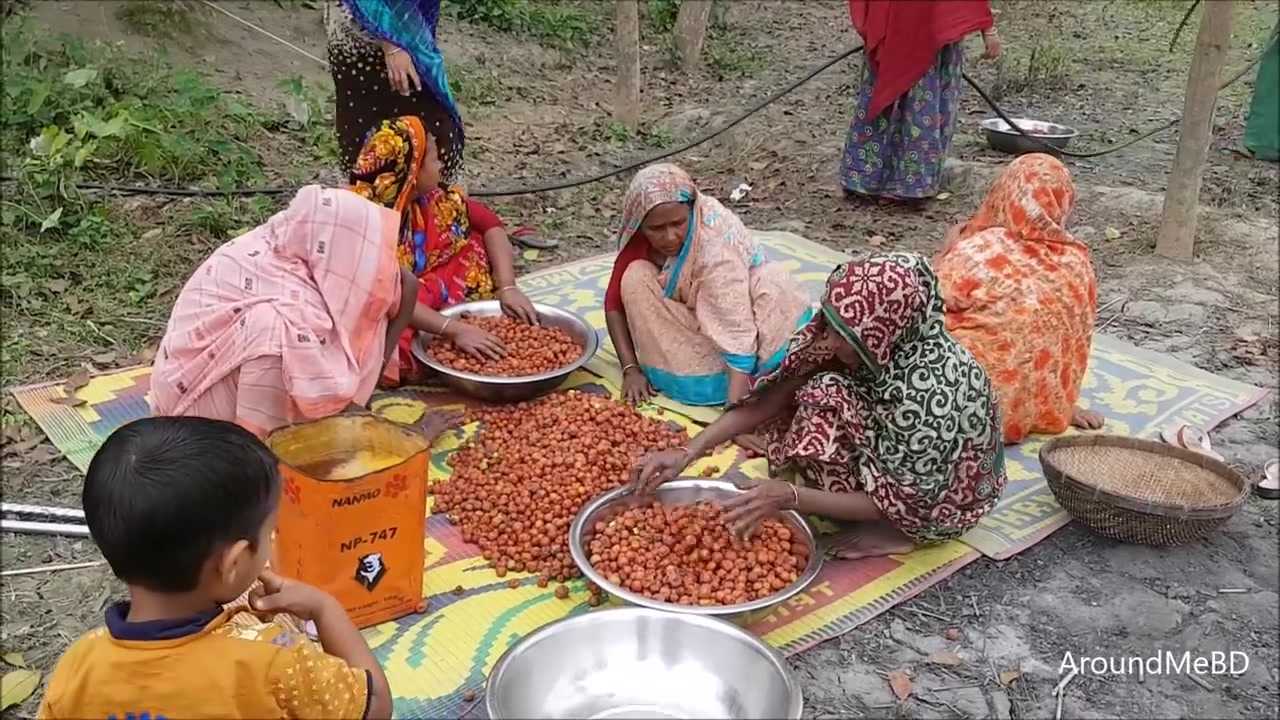 15名村里妇女为全村居民制作50公斤红枣泡菜！