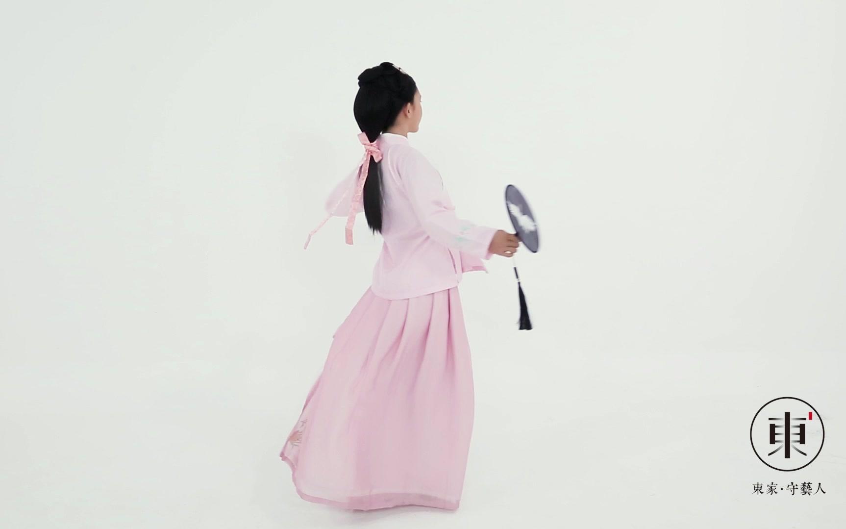 交领襦裙