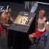 《国际象棋》+拳击   Chessboxing but neither person knows how to play