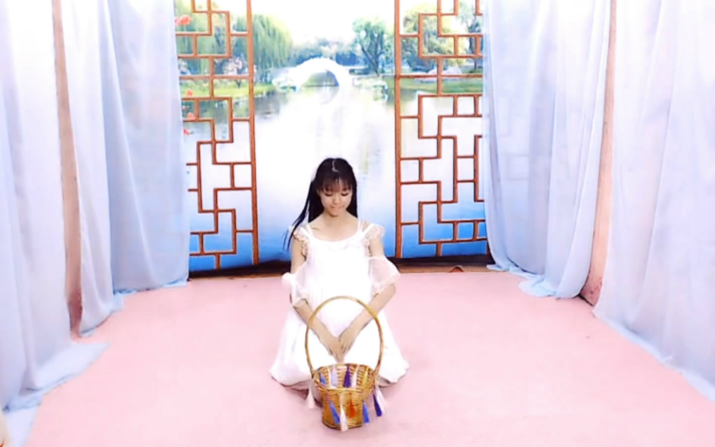 【李小尹】草蘑菇的小姑娘 尹姑娘舞蹈视频下