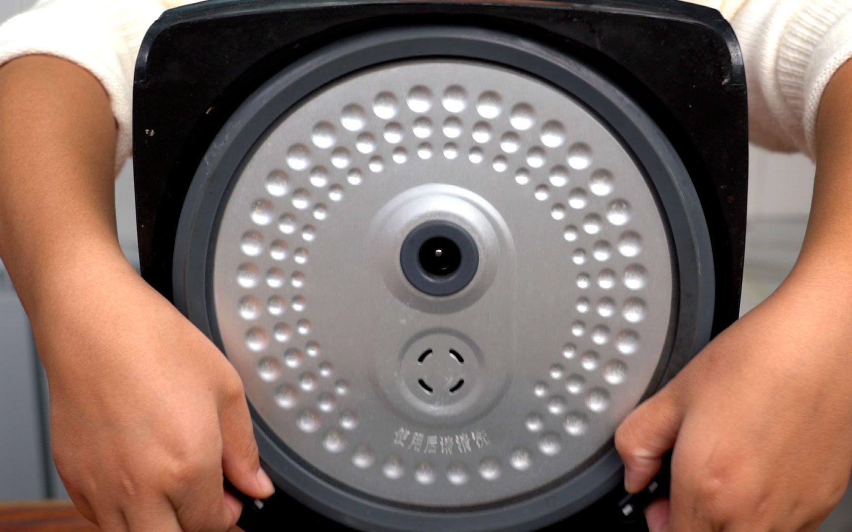 电饭锅做完饭，一定要全面清洗，牢记3个步骤，电饭锅干净又放心