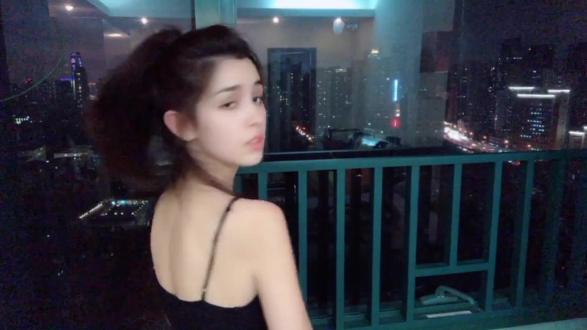 【抖音】哈妮克孜小姐姐合集:没想到小姐姐不但长得漂亮舞跳的好，性格还这么讨人喜欢啊!