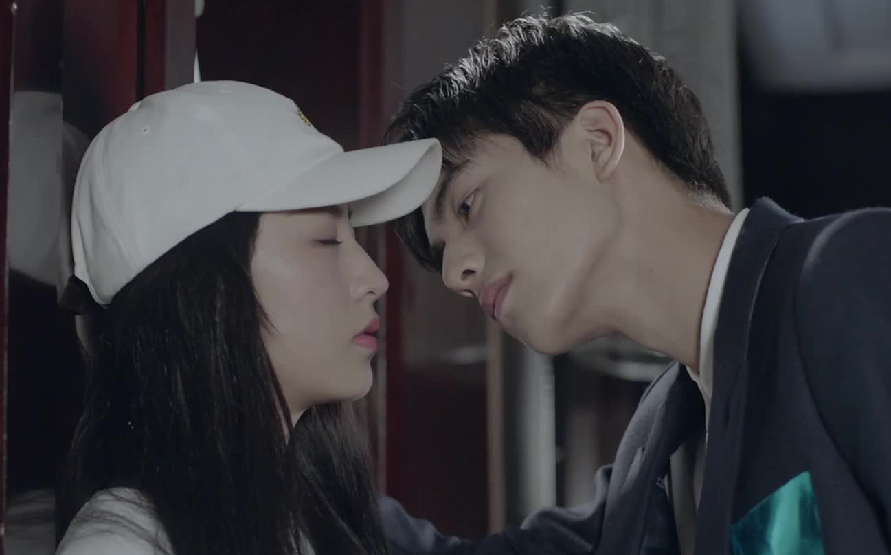 【网剧】《我与你的光年距离》ep16 宋威龙x周雨彤 壁咚