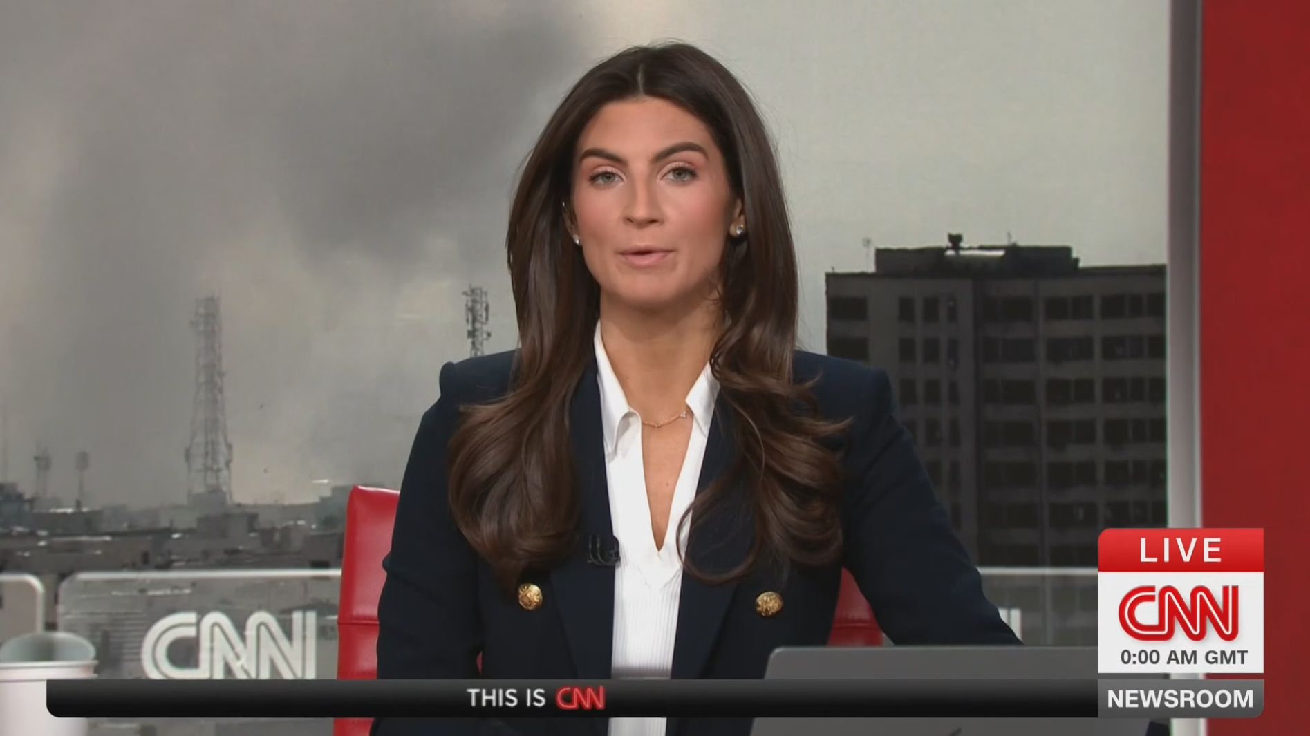 CNN-News/2026/03/02 | 美伊军事冲突升级：最高领袖身亡后中东局势动荡，特朗普面临国内质疑