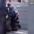 美国警察残忍跪杀黑人全程视频（中文字幕）