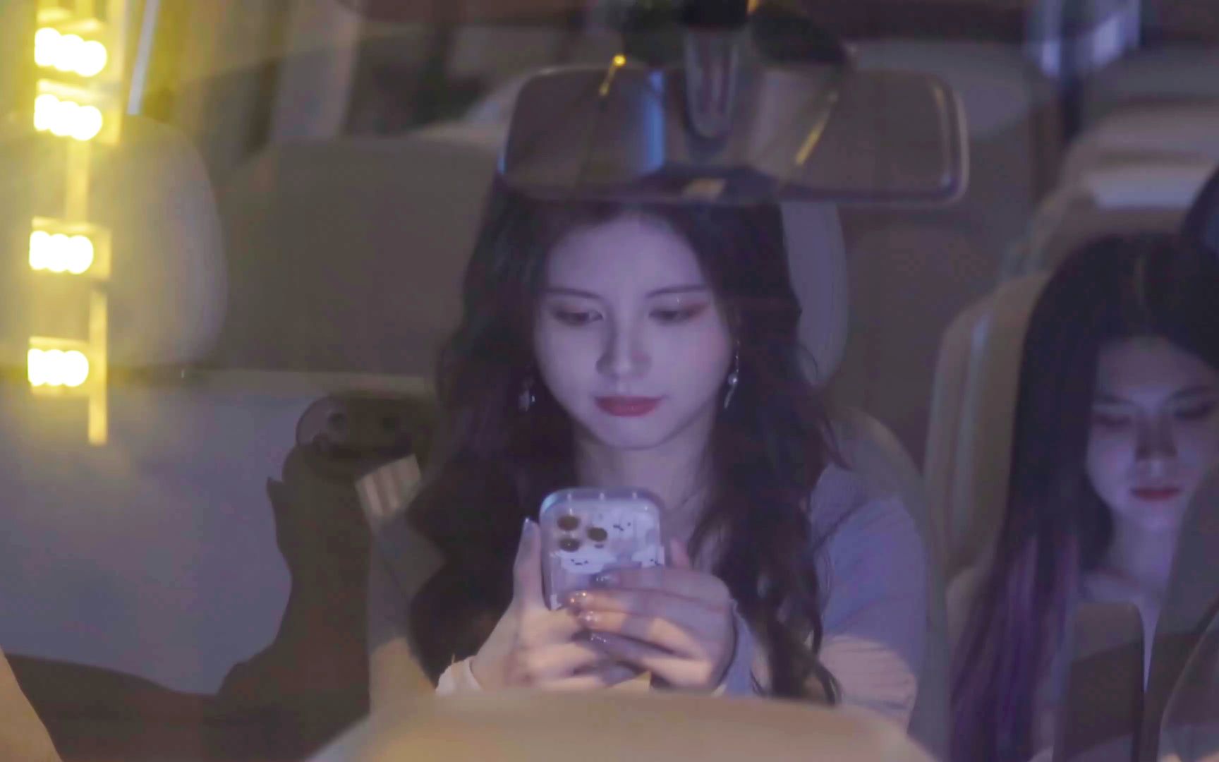 The wind is blowing gently over the hillside. 231003, after work, Focus, 4k60p.