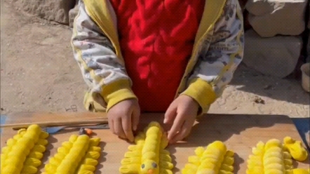 5岁小男孩做花式馒头走红网络