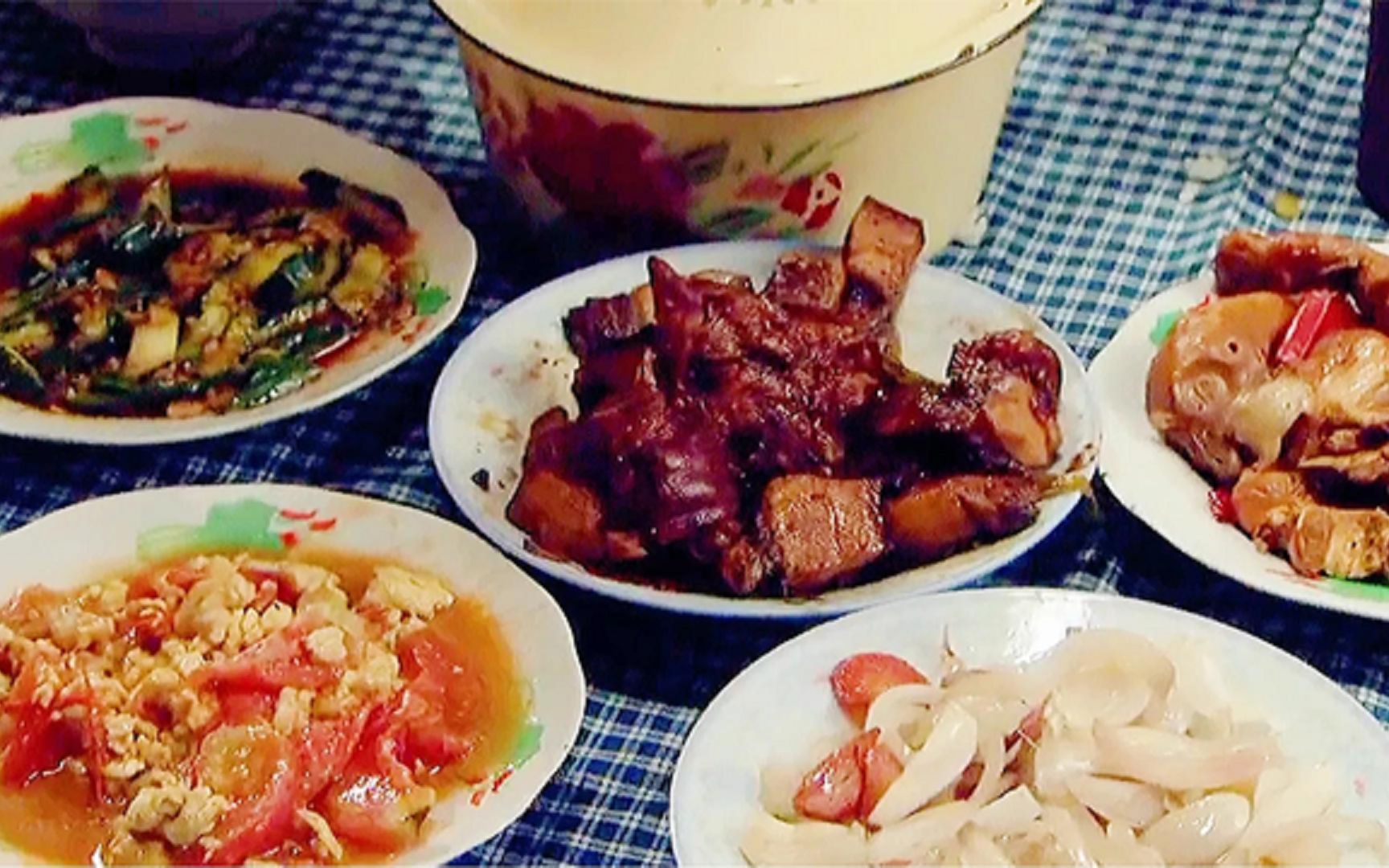 王茜华吃戏合集：两荤三素配米饭，真香，炭烤窝和臭豆腐看饿了