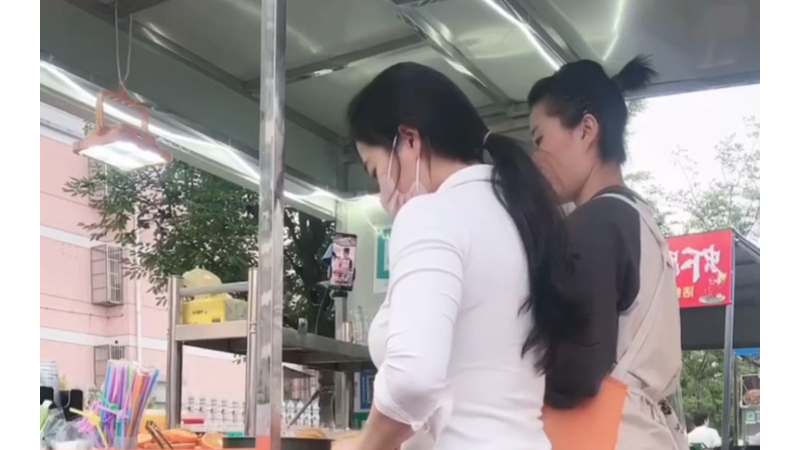 Outdoor stall freshly squeezed lemon juice