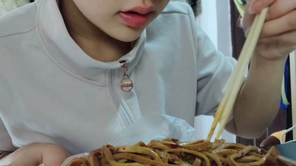 今天随便吃一下吧（＝。＝）