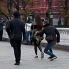 俄罗斯整蛊实验：在街头打美女屁股甩锅给路人，最后会发生什么呢