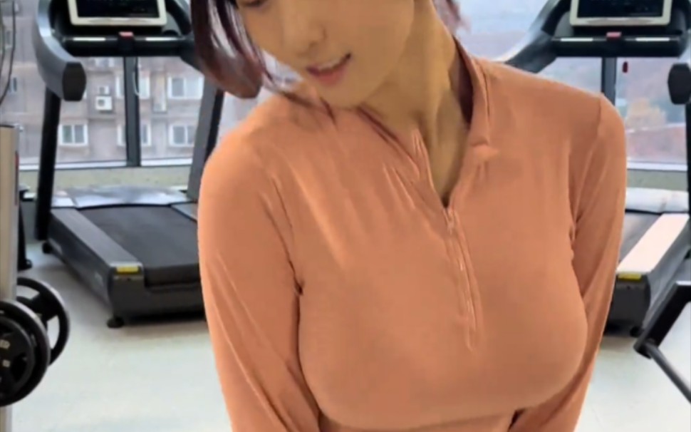 Tell me you like sports girls.