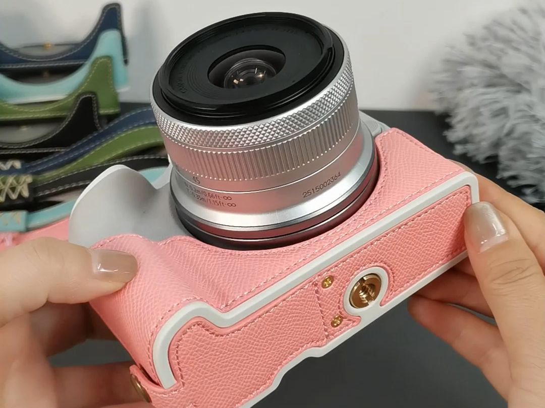 佳能R50微单相机手掌纹底座保护皮套怎么安装方法来自天猫耐影旗舰店