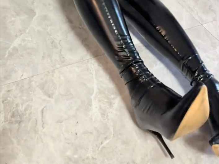 妥妥御姐标配武器