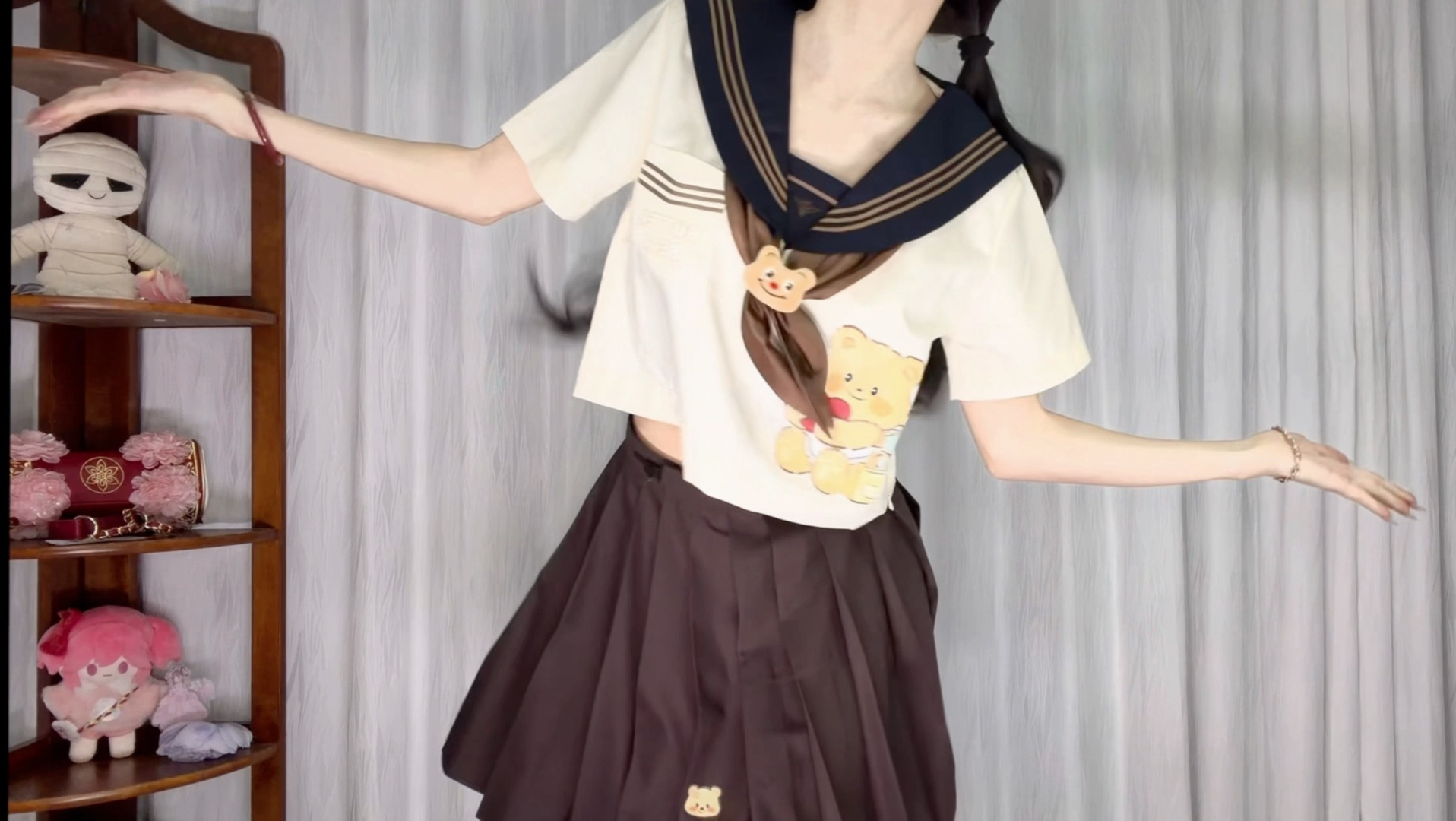 宅舞妹新年必跳曲！祝各位二次元、私斋、御宅族、coser、双面不粘锅、看番的、看文的、乙游人、电竞少女、日娱妹、韩娱妹、内娱妹、鲜葱新年快乐！