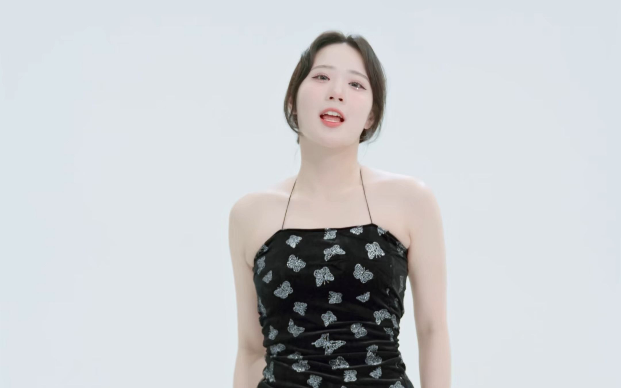 Jung In, Queendom, black floral dress
