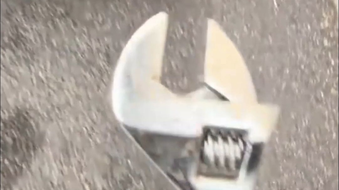 “这是什么？敲一下！”