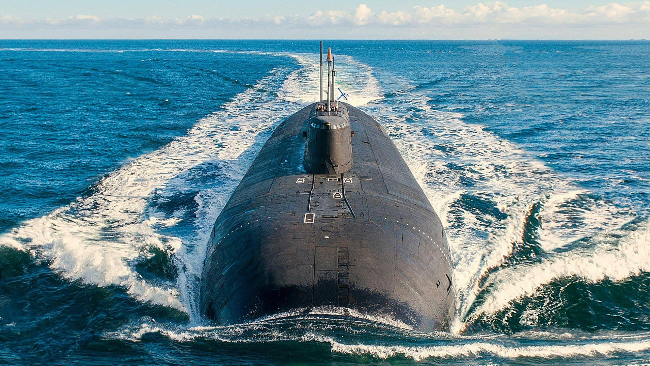 长度惊人！能携带核鱼雷的俄罗斯特种核潜艇服役